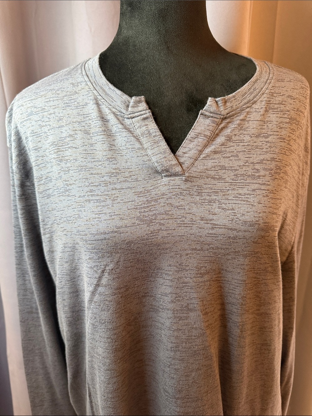 Daniel Cremieux Men’s Long Sleeve V-Notch Heathered Gray Shirt